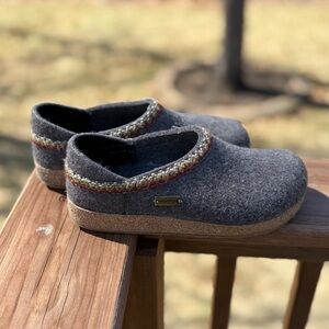 Haflinger Gray Wool Slip-On Clogs with Multicolor Braid